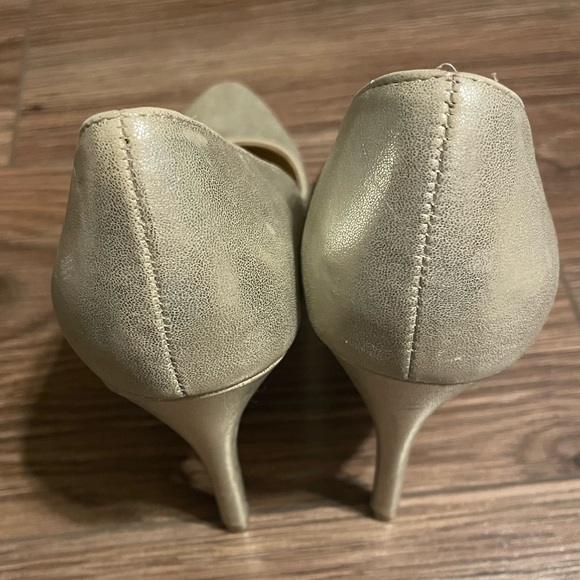 LC Lauren Conrad Champagne Gold Heels 💛 - Picture 3 of 4